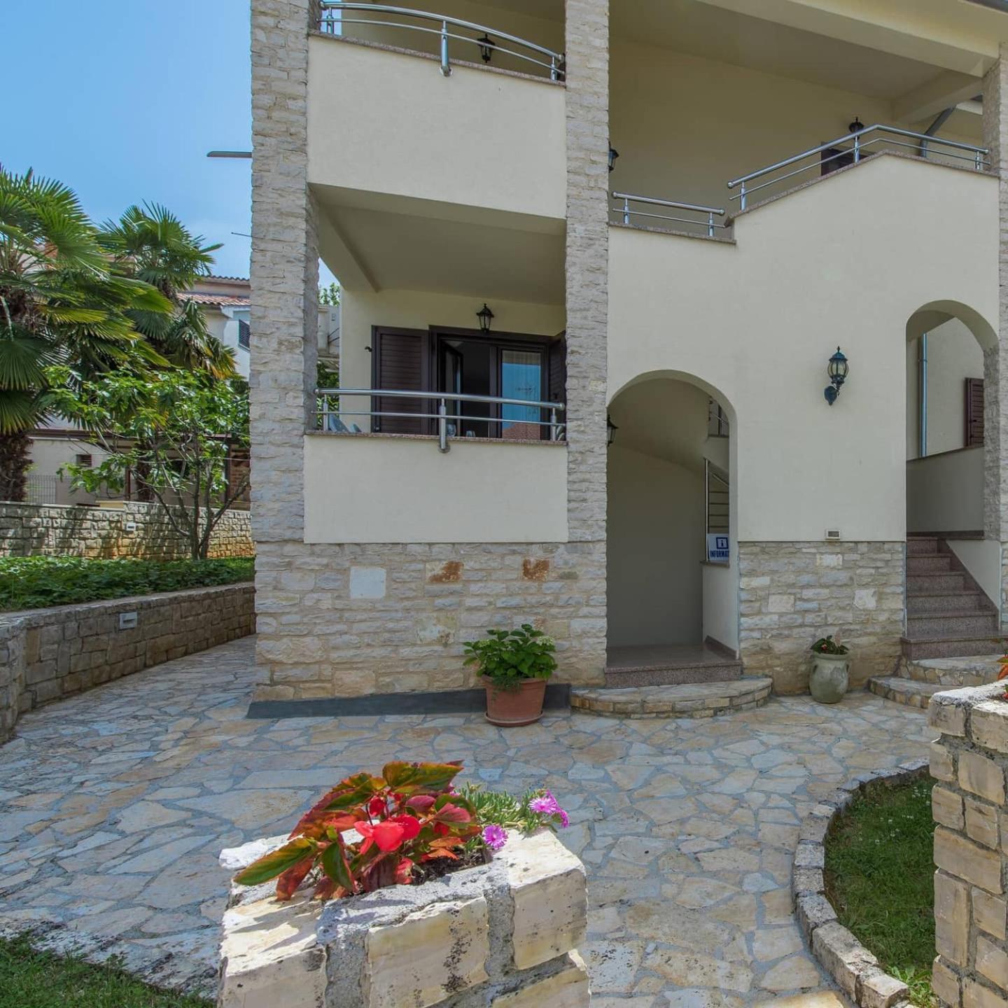 Apartmani Lorena Пореч Экстерьер фото