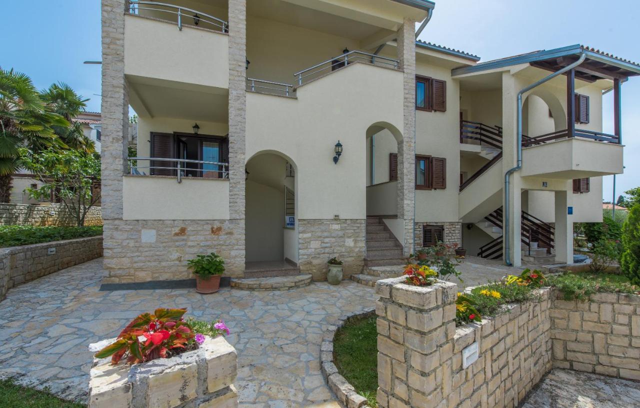 Apartmani Lorena Пореч Экстерьер фото