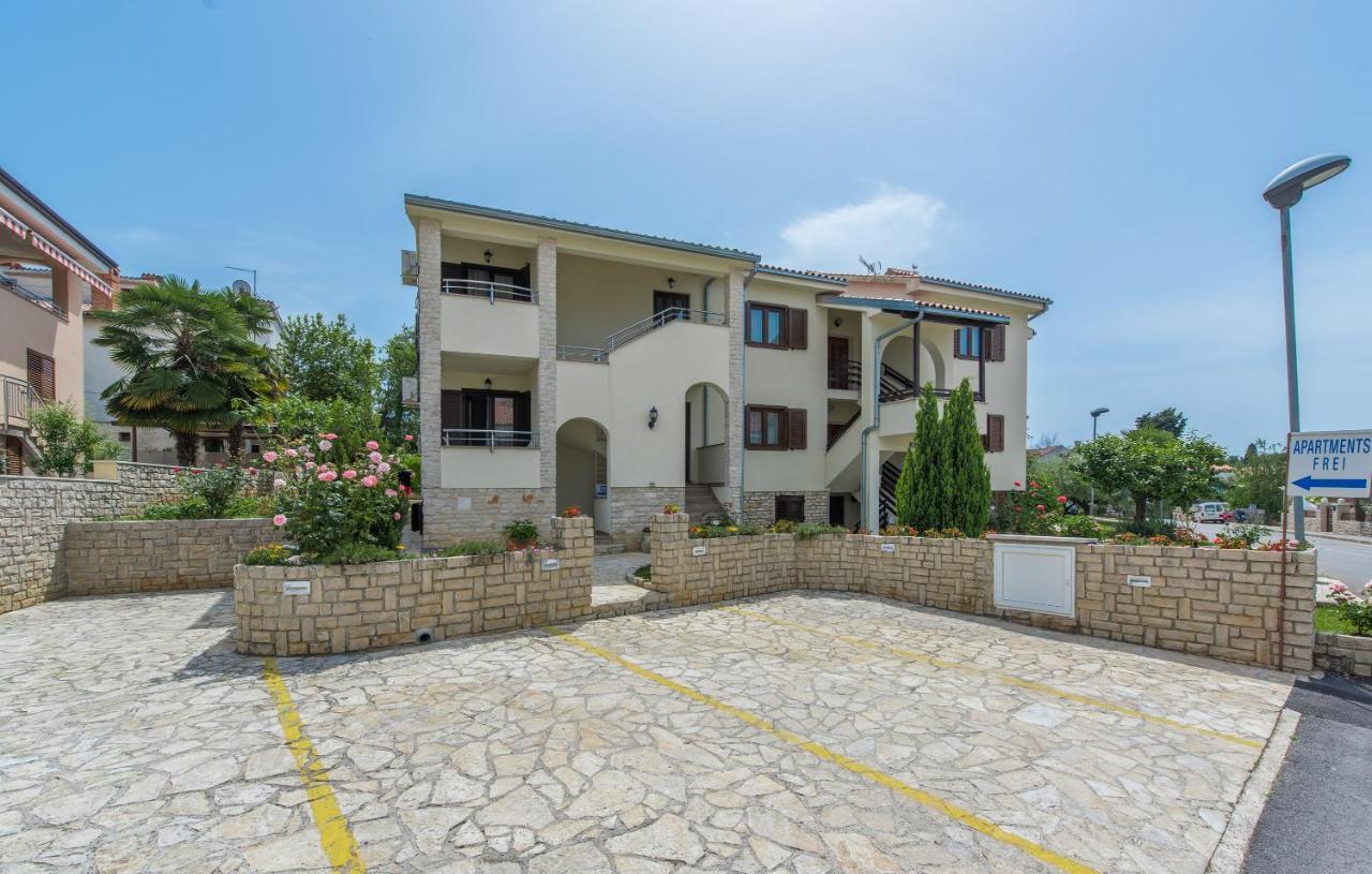 Apartmani Lorena Пореч Экстерьер фото