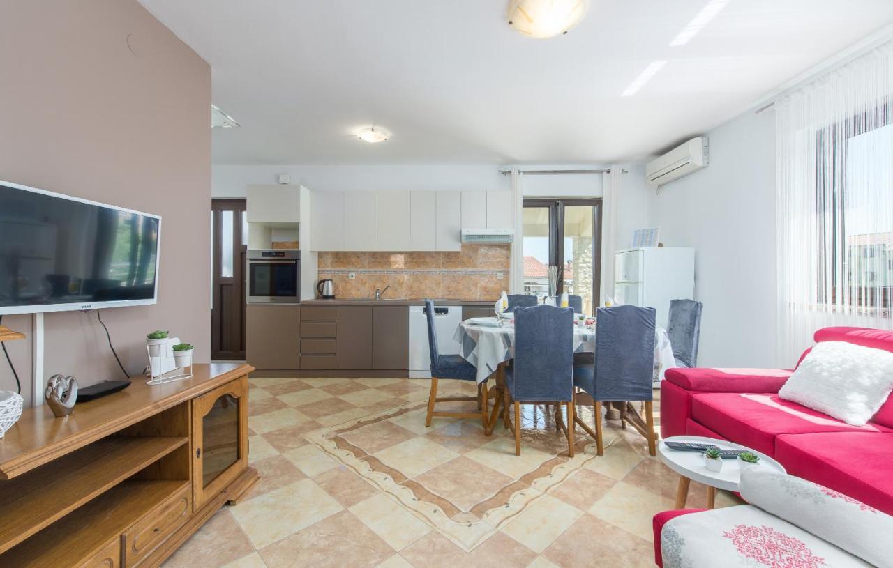 Apartmani Lorena Пореч Экстерьер фото