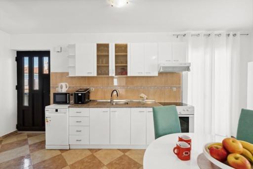 Apartmani Lorena Пореч Экстерьер фото